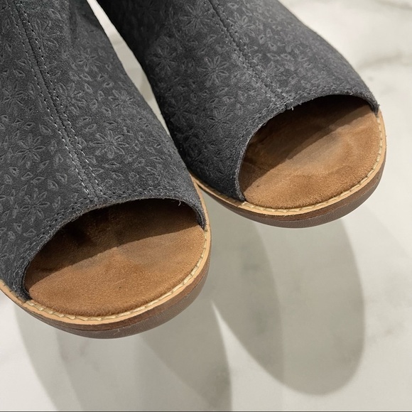 Toms Majorca Peep Toe Bootie Dark Grey Suede Embossed Size 11 - Picture 7 of 8